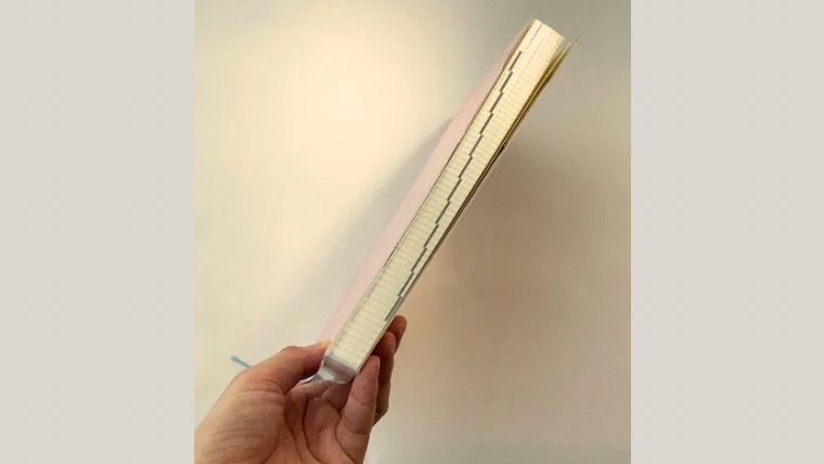 ジブン手帳DAYsの厚さ